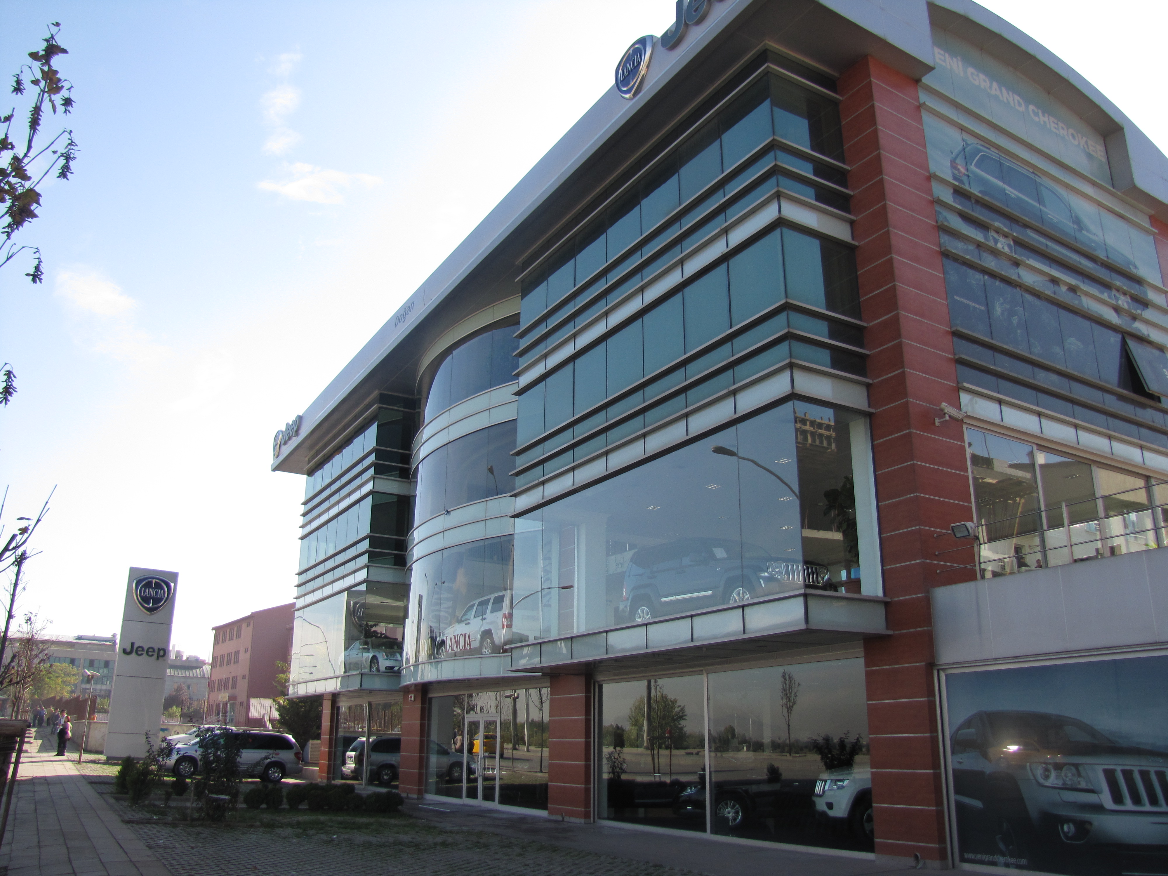 Doğan Otomotiv Showroom